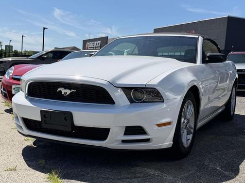 Oxford White 2014 Ford Mustang V6