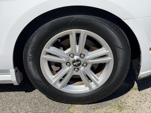 Oxford White 2014 Ford Mustang V6