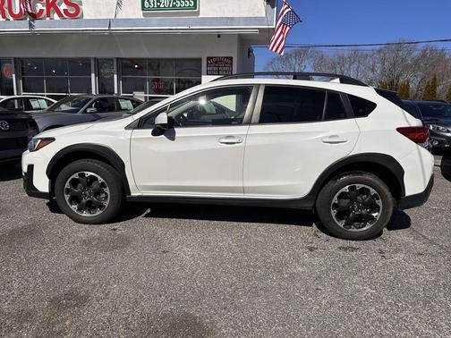 Crystal White Pearl 2023 Subaru Crosstrek Premium