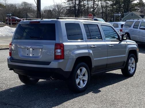 Photo 4 of 30 of 2014 Jeep Patriot Latitude