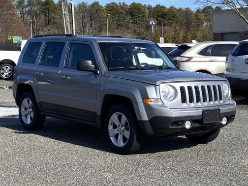 Photo 5 of 30 of 2014 Jeep Patriot Latitude