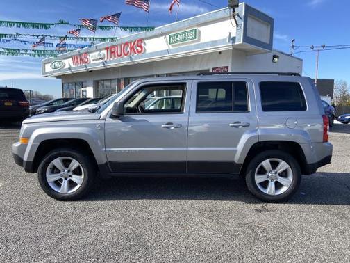 Photo 2 of 30 of 2014 Jeep Patriot Latitude