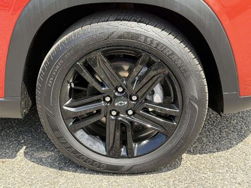 Cayenne Orange Metallic 2024 Chevrolet Trax FWD ACTIV