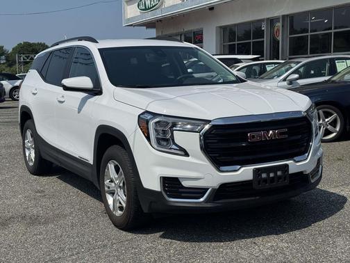 Summit White 2023 GMC Terrain SLE