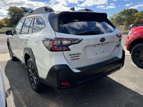 Crystal White Pearl 2025 Subaru Outback Onyx Edition XT