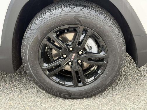 White Frost Tricoat 2022 GMC Terrain AWD AT4