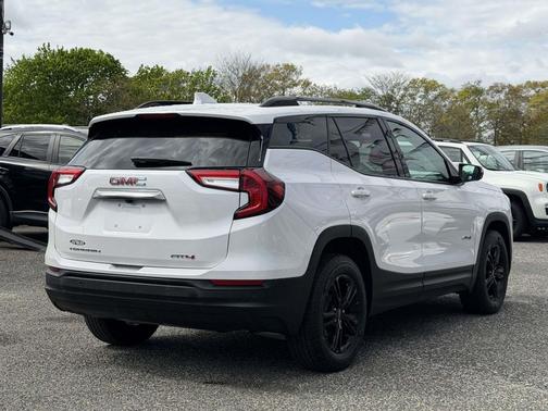 White Frost Tricoat 2022 GMC Terrain AWD AT4