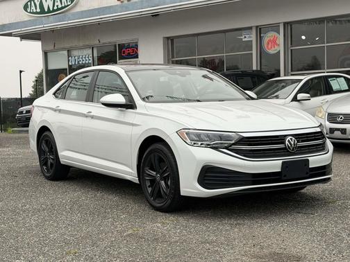 Opal White Pearl 2023 Volkswagen Jetta 1.5T SE