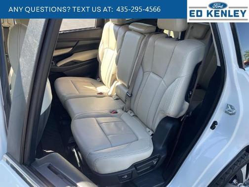 Crystal White Pearl 2021 Subaru Ascent LIMITED 8-PASSENGER