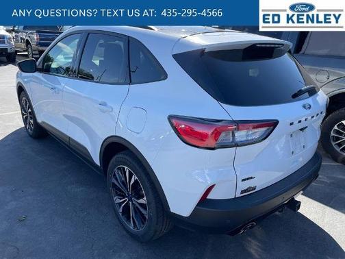 OXFORD WHITE 2022 Ford Escape SEL