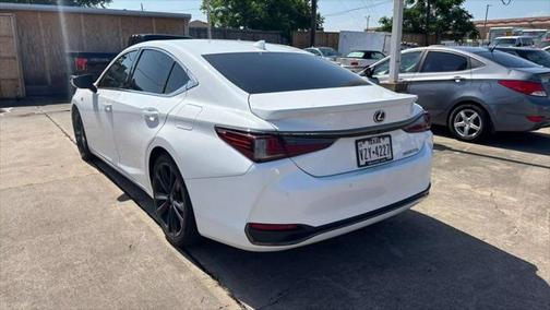 2023 Lexus ES 300h F SPORT Handling