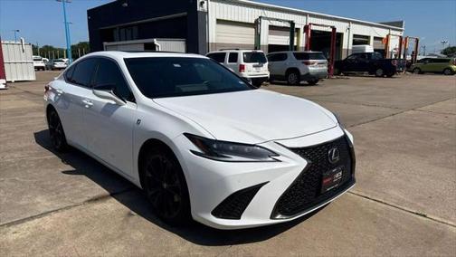 2023 Lexus ES 300h F SPORT Handling
