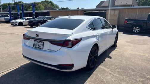 2023 Lexus ES 300h F SPORT Handling