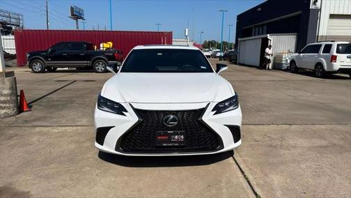 2023 Lexus ES 300h F SPORT Handling