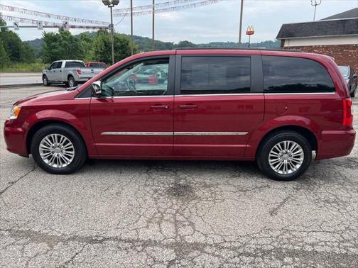 2015 Chrysler Town & Country Touring-L