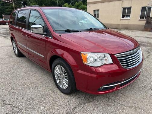 2015 Chrysler Town & Country Touring-L