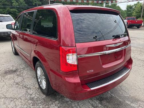 2015 Chrysler Town & Country Touring-L