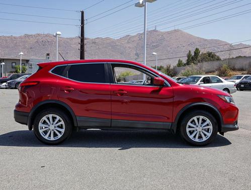 Palatial Ruby 2018 Nissan Rogue Sport S