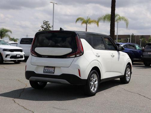 Clear White w/Black Roof 2023 Kia Soul S
