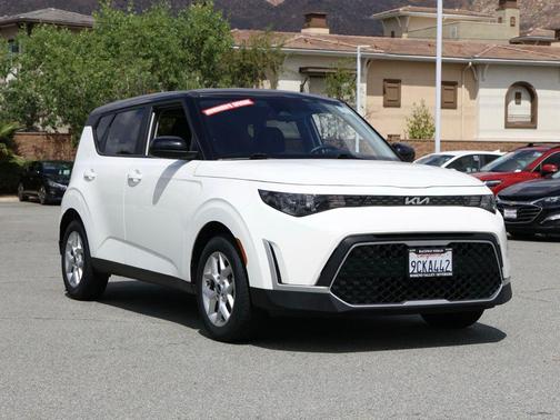 Clear White w/Black Roof 2023 Kia Soul S