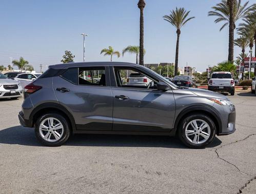 Gun Metallic 2024 Nissan Kicks S