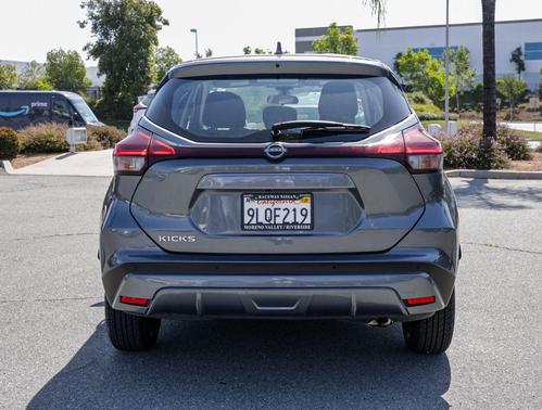 Gun Metallic 2024 Nissan Kicks S