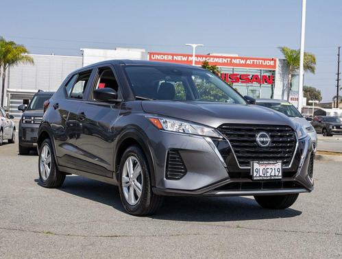 Gun Metallic 2024 Nissan Kicks S