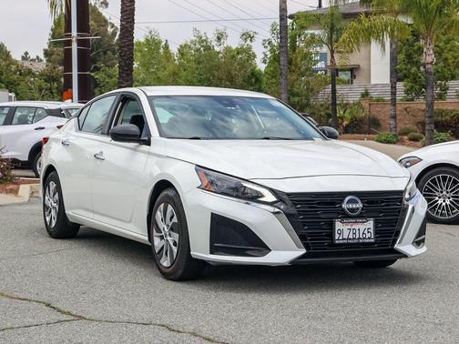 Glacier White 2024 Nissan Altima S FWD