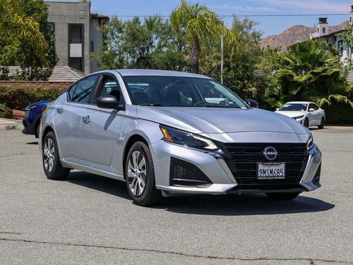 Brilliant Silver Metallic 2024 Nissan Altima S FWD