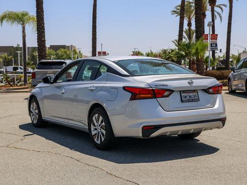 Brilliant Silver Metallic 2024 Nissan Altima S FWD