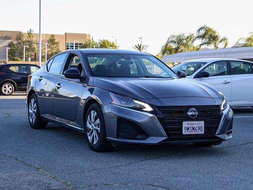 Gun Metallic 2024 Nissan Altima S FWD