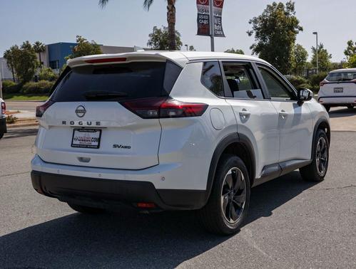 Everest White Pearl 2024 Nissan Rogue SV