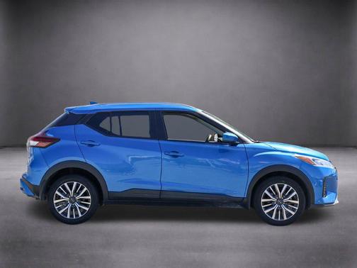 Electric Blue Metallic 2024 Nissan Kicks SV Xtronic CVT