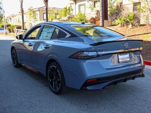 Atlantic Gray Metallic/Super Black 2026 Nissan Sentra SR
