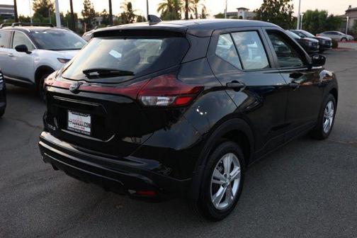 Super Black 2025 Nissan Kicks S