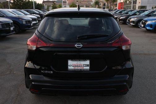 Super Black 2025 Nissan Kicks S