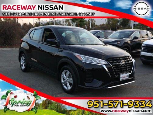 Super Black 2025 Nissan Kicks S