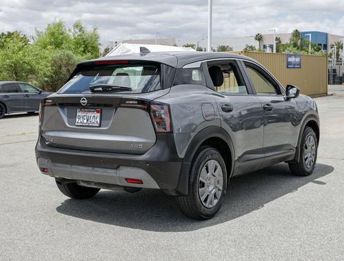 Gun Metallic 2025 Nissan Kicks S