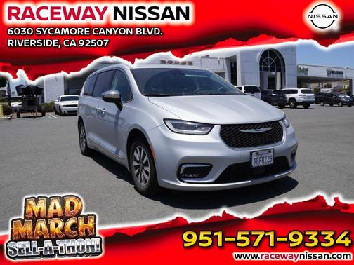 Silver Mist Clearcoat 2023 Chrysler Pacifica Hybrid Limited