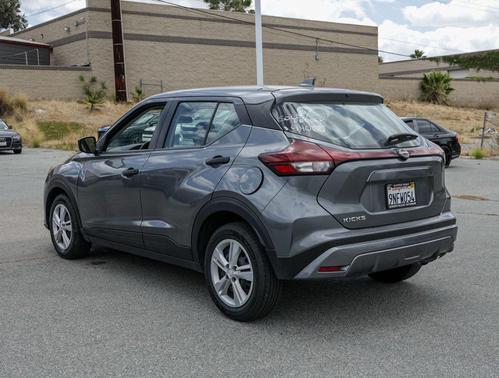 Gun Metallic 2024 Nissan Kicks S
