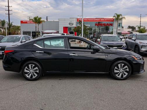 Super Black 2025 Nissan Altima S FWD