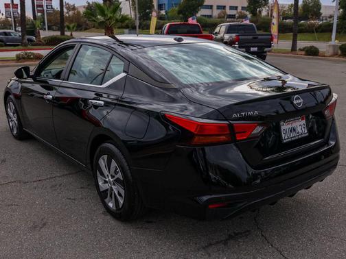 Super Black 2025 Nissan Altima S FWD