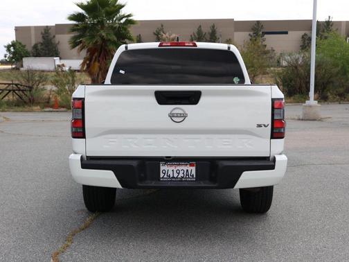 Glacier White 2023 Nissan Frontier SV