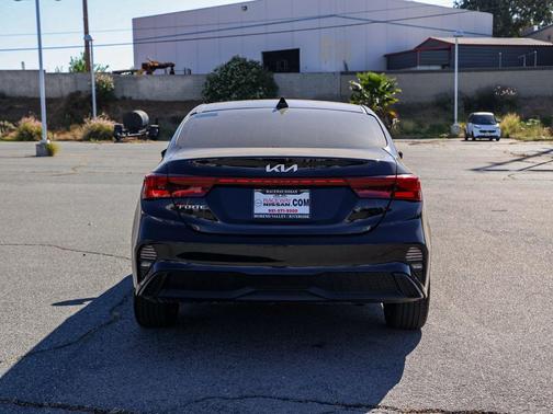 Aurora Black 2023 Kia Forte LXS