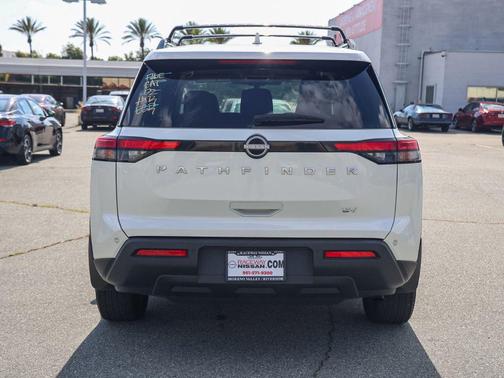 Pearl White Tricoat 2024 Nissan Pathfinder SV FWD