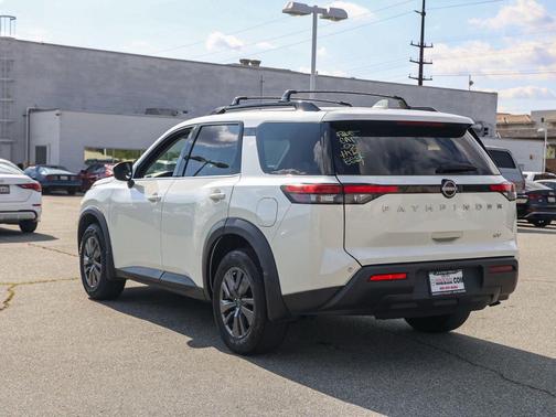 Pearl White Tricoat 2024 Nissan Pathfinder SV FWD