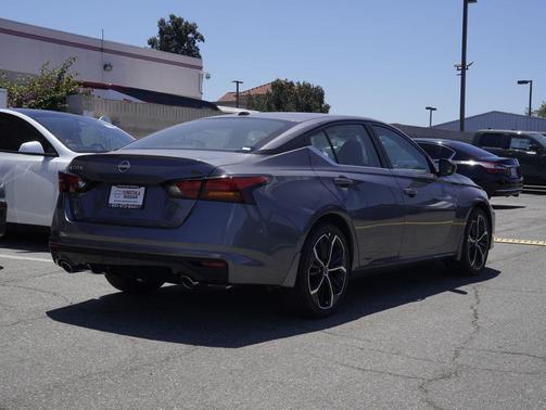 Gun Metallic 2026 Nissan Altima SR FWD