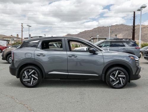 Gun Metallic/Super Black 2025 Nissan Kicks SV