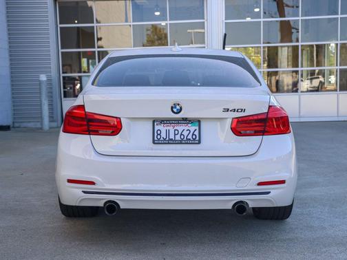 Alpine White 2018 BMW 340 340i