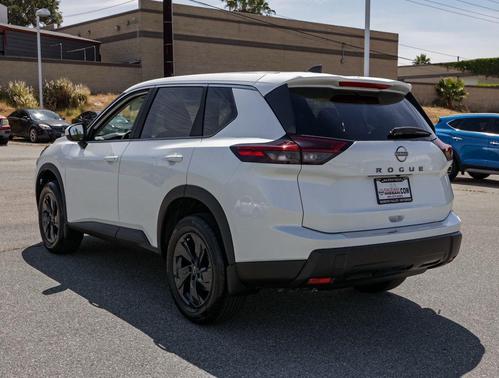 Everest White Pearl Tricoat 2026 Nissan Rogue SV